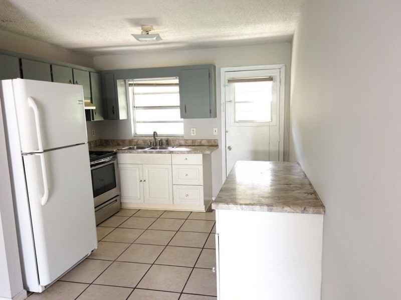 2803 Griffin Rd #C - Photo 2 of 11