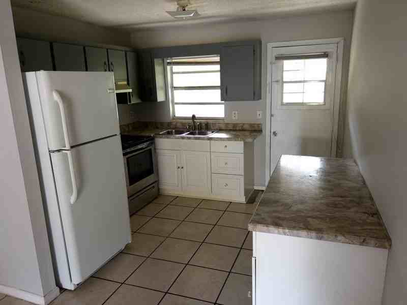 2803 Griffin Rd #C - Photo 3 of 11