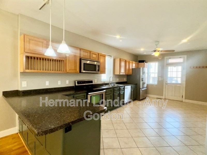 2145 Victor St - Photo 6 of 31