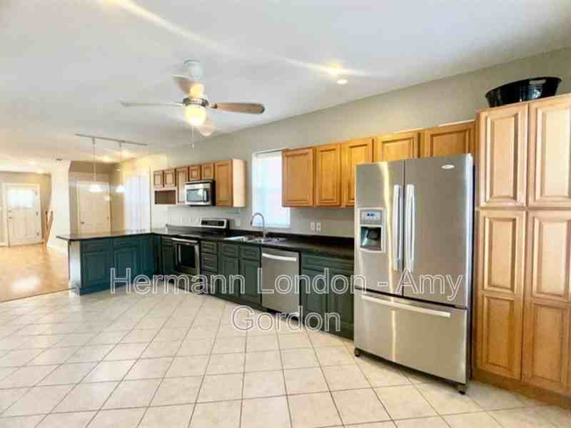 2145 Victor St - Photo 7 of 31