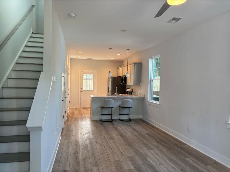 2023 Comstock Ave - Photo 2 of 17