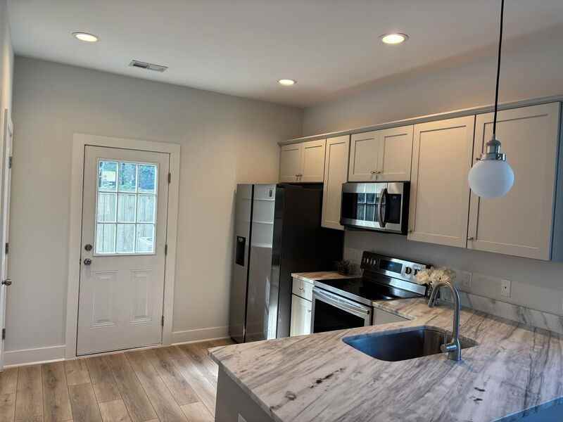 2023 Comstock Ave - Photo 4 of 17