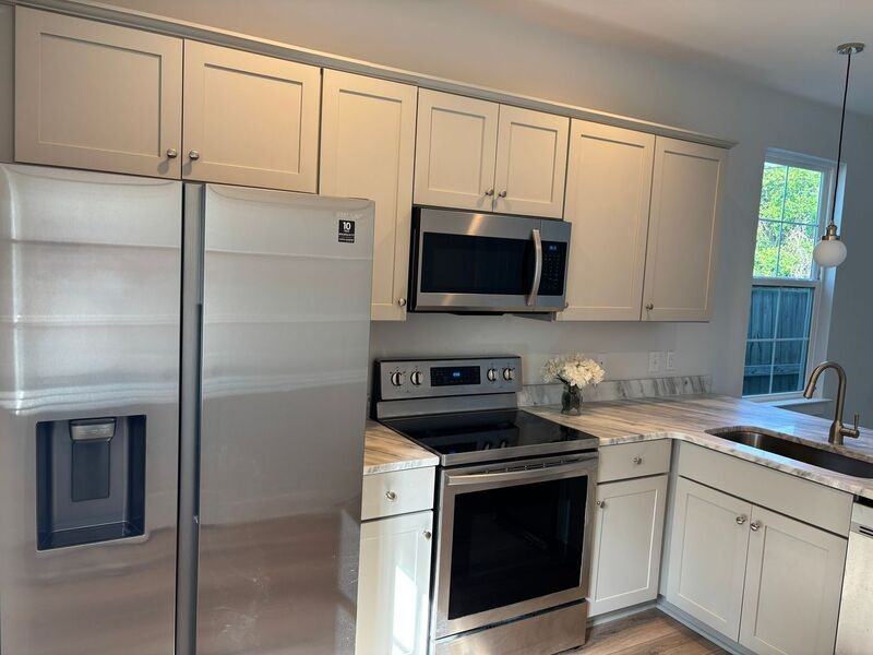 2023 Comstock Ave - Photo 5 of 17