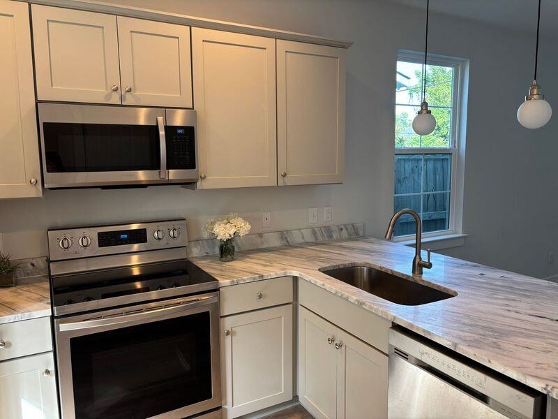 2023 Comstock Ave - Photo 6 of 17