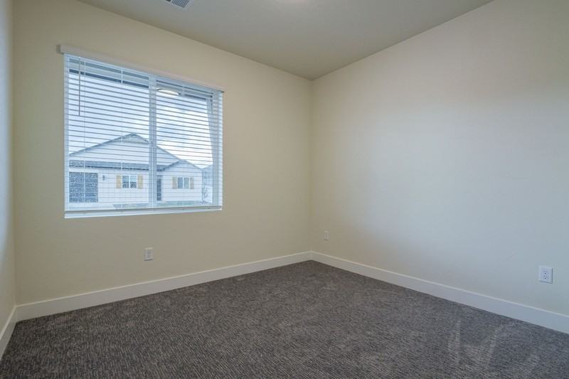 2452 Hamilton Rd - Photo 4 of 11