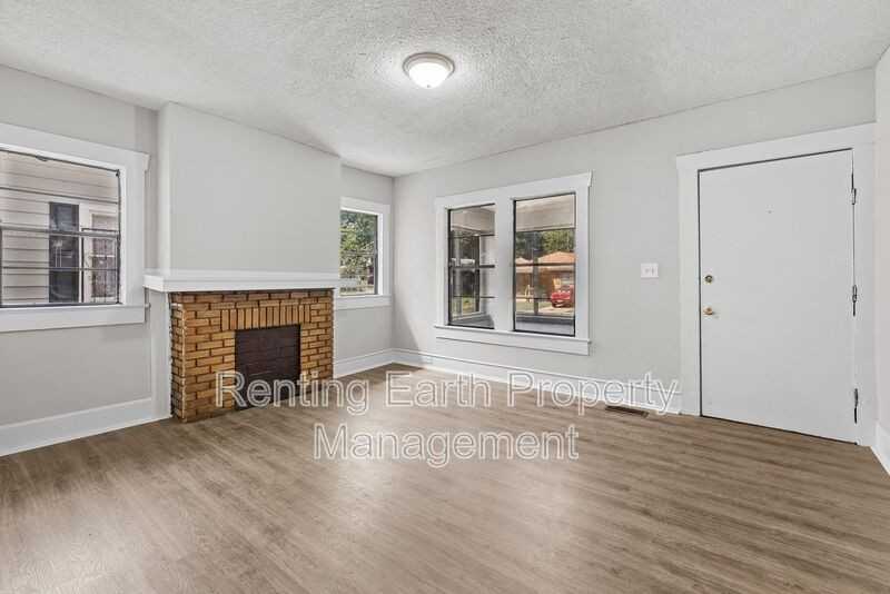 1657 Lee Avenue Southwest - Photo 3 of 18