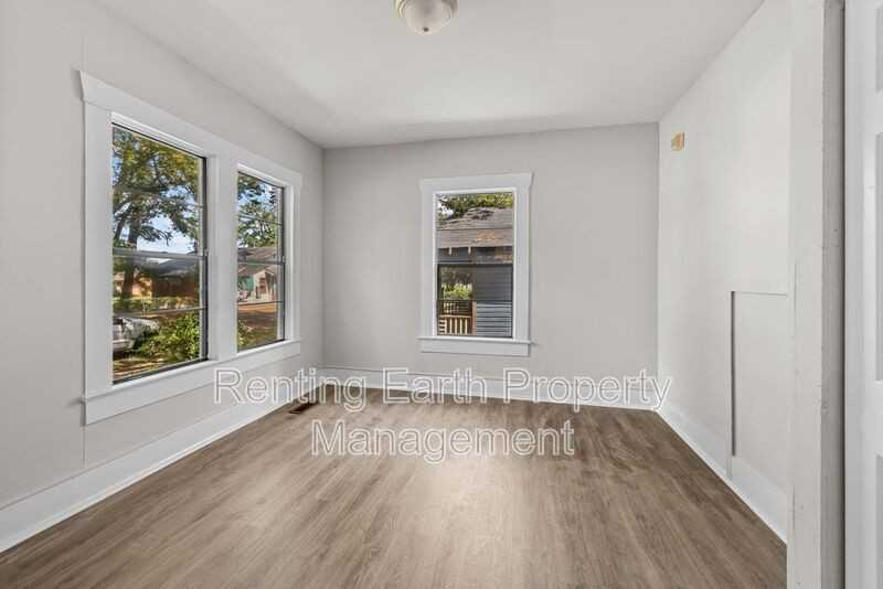 1657 Lee Avenue Southwest - Photo 4 of 18