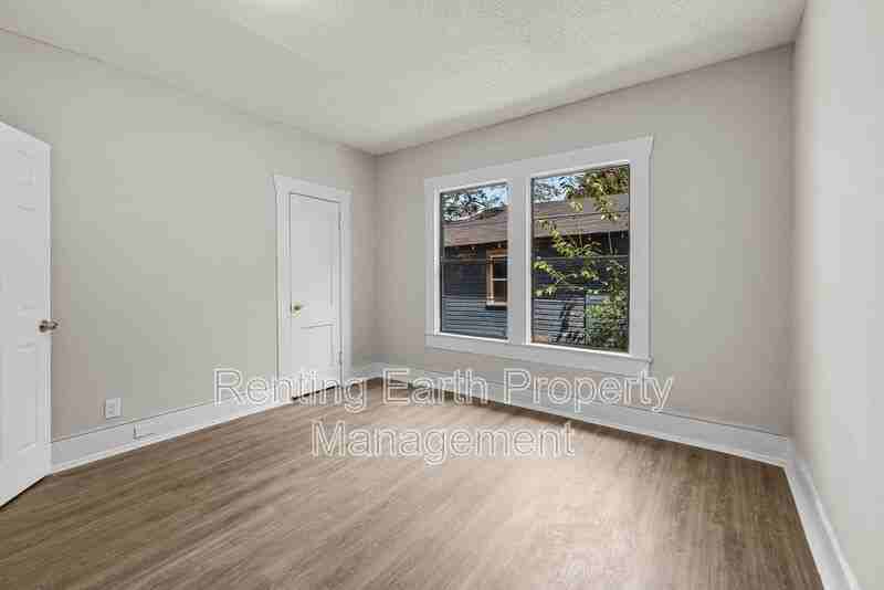 1657 Lee Avenue Southwest - Photo 6 of 18