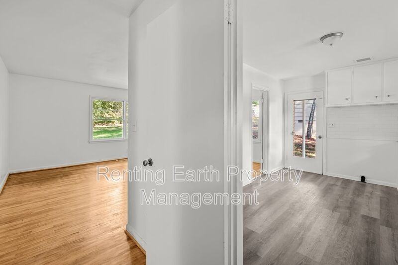 9805 Red Mill Rd - Photo 2 of 17