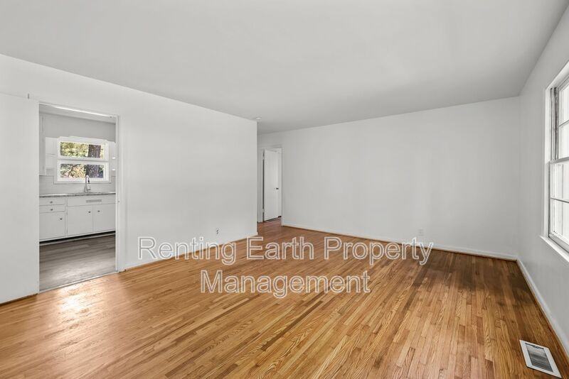 9805 Red Mill Rd - Photo 4 of 17