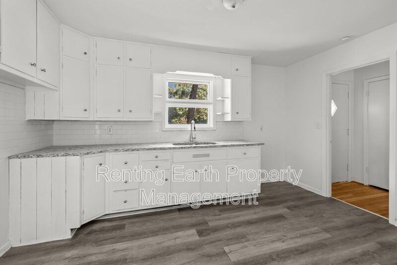 9805 Red Mill Rd - Photo 5 of 17