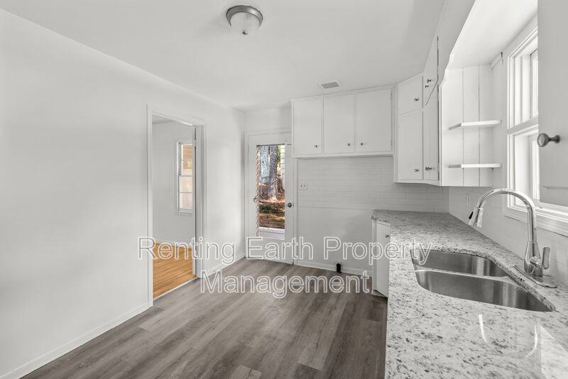 9805 Red Mill Rd - Photo 7 of 17