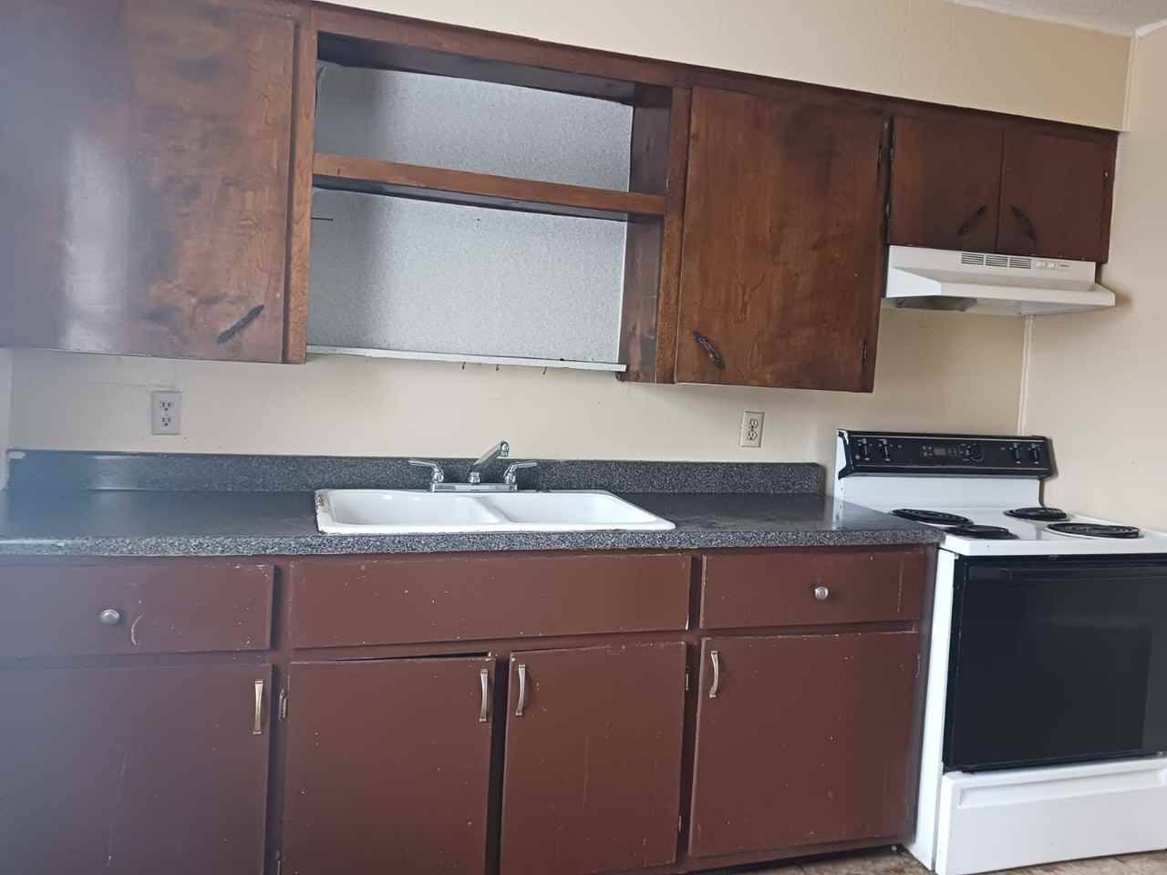 913 Athol Street - Photo 6 of 24