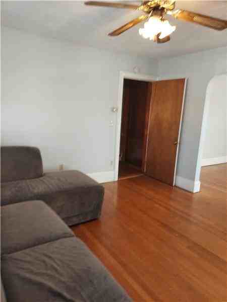 547 Gallivan Blvd - Photo 2 of 12