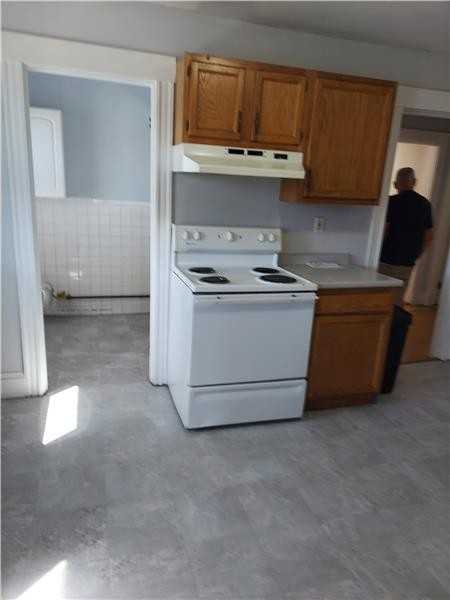 547 Gallivan Blvd - Photo 3 of 12