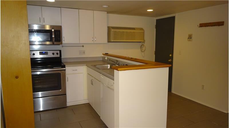 1420 Hopkins St Nw #1 - Photo 3 of 6