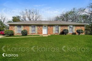 featured image of 2073 Edinburgh Dr