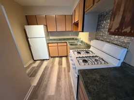 911 N Sheridan Rd #B8 - Photo 1 of 1