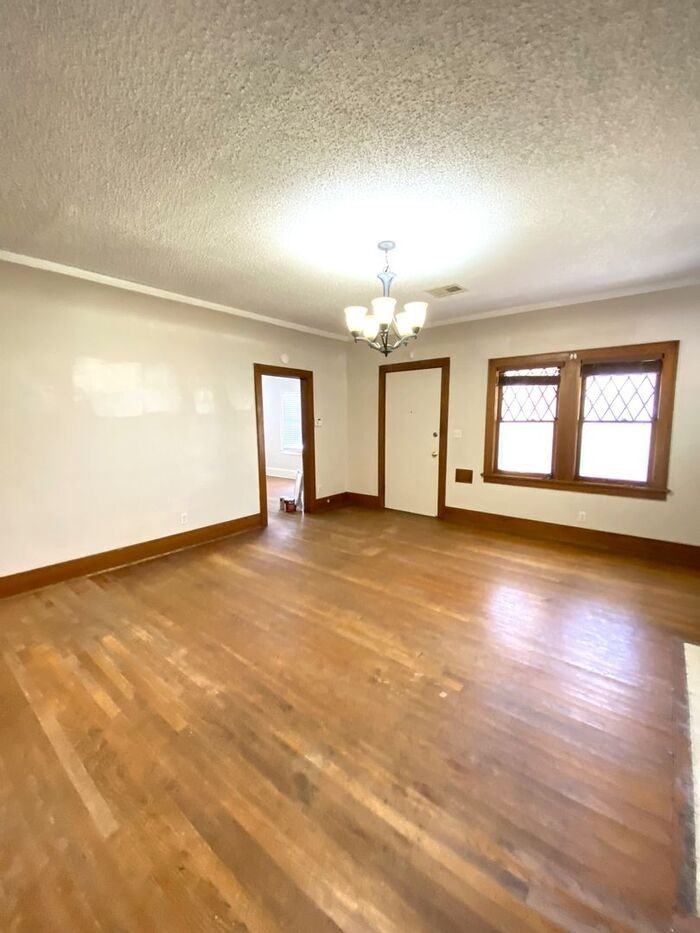 1129 Ne 16th St - Photo 2 of 17