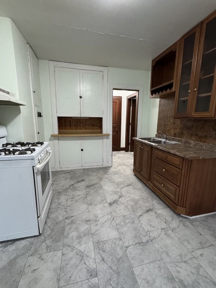 5 W 8th St #1 - Photo 4 of 14