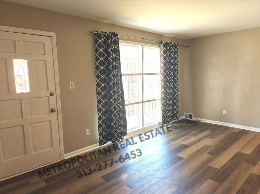 32139 Balmoral St - Photo 2 of 14