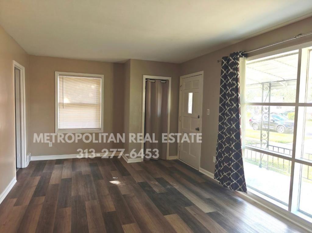 32139 Balmoral St - Photo 3 of 14