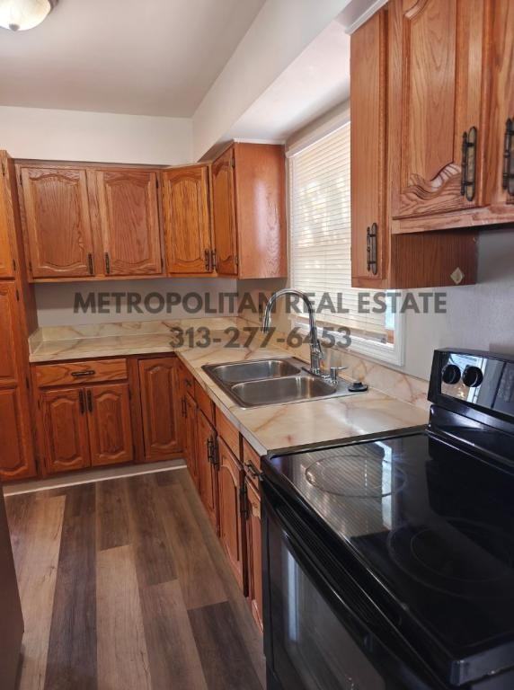 32139 Balmoral St - Photo 5 of 14