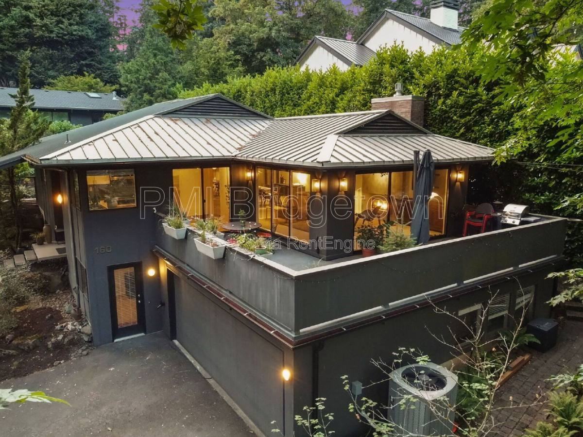 160 Iron Mountain Blvd - Photo 3 of 10