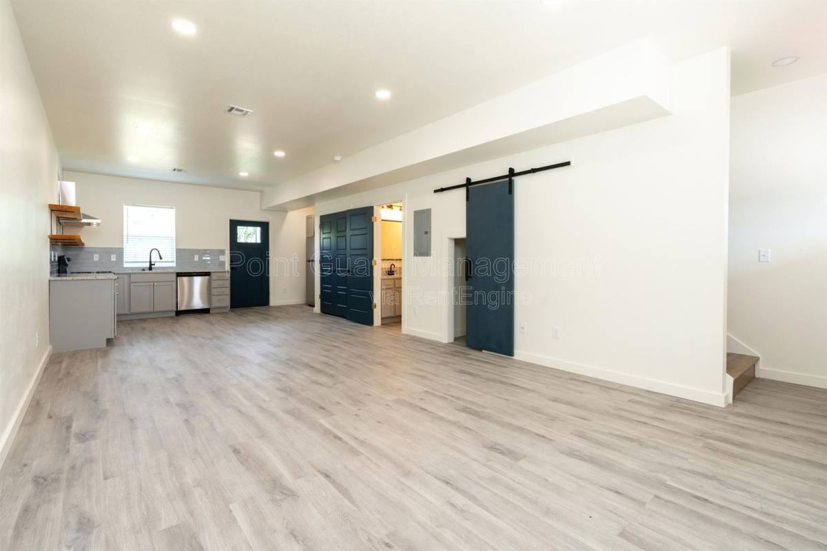 2827 N Oliver St - Photo 2 of 10