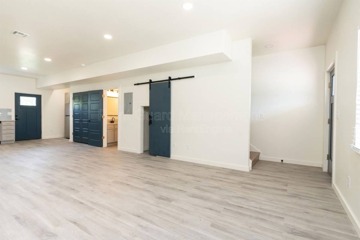 2827 N Oliver St - Photo 3 of 10