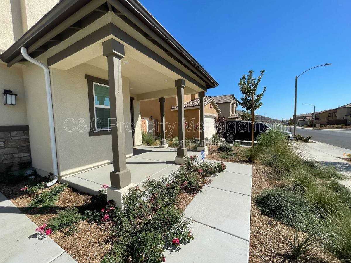 25432 Cetara Dr - Photo 2 of 10