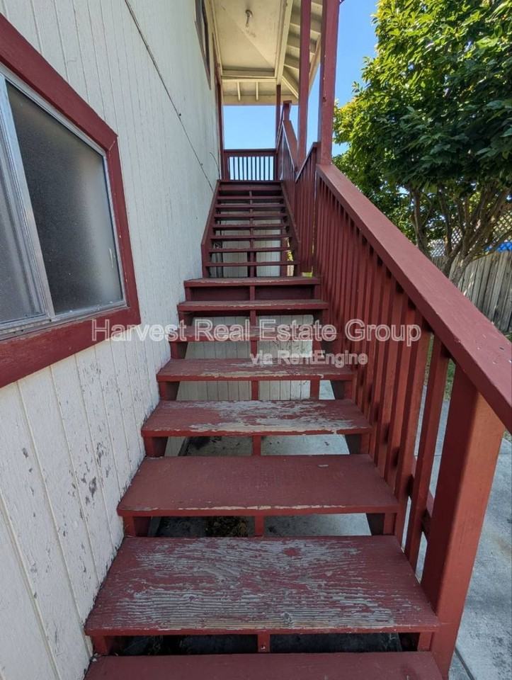 1064 8th Ave #1 - Photo 3 of 10