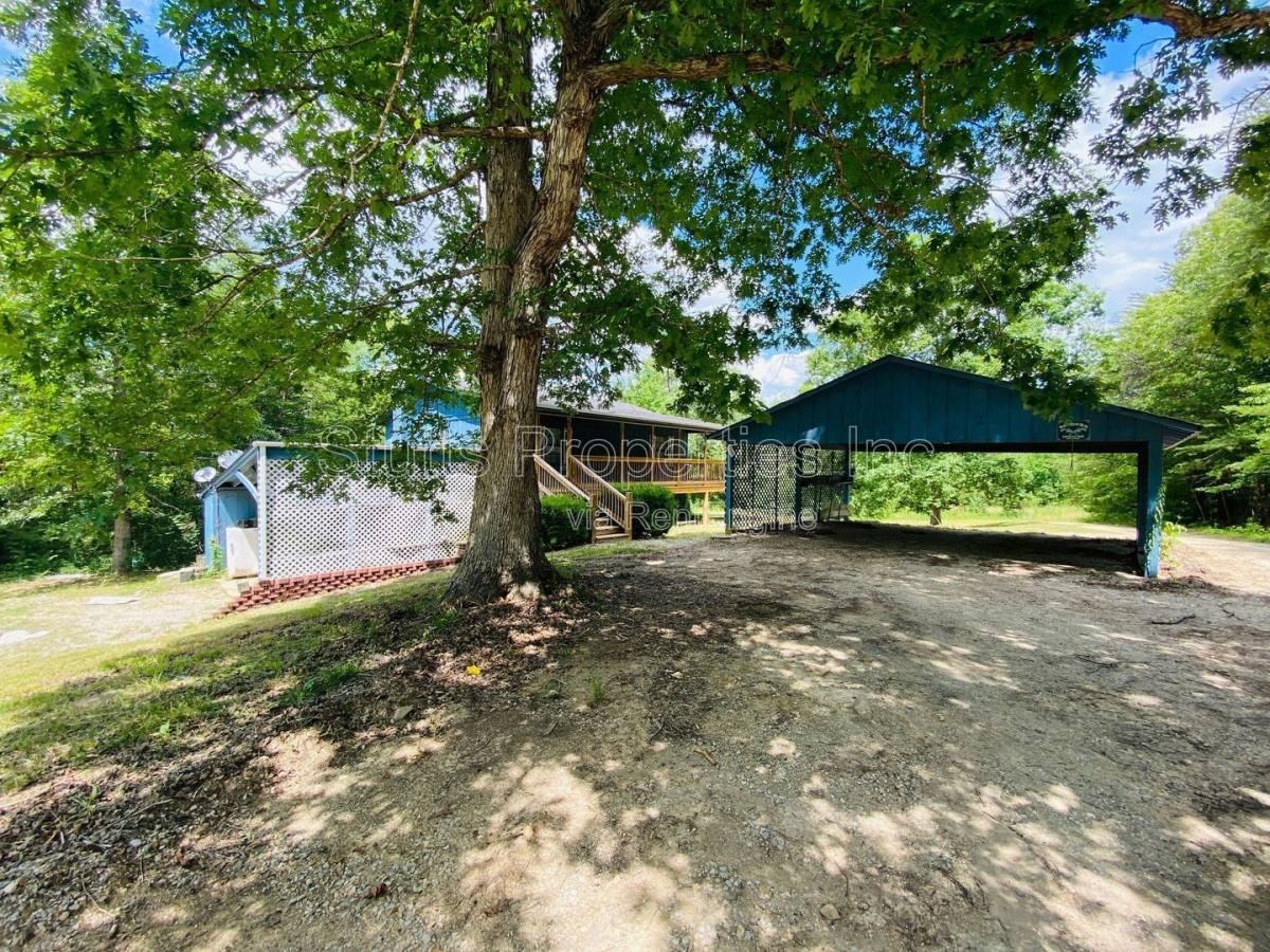 3567 Blue Rd - Photo 3 of 10