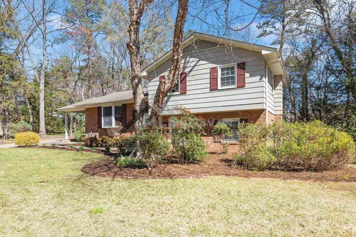 112 Celeste Cir - Photo 2 of 10