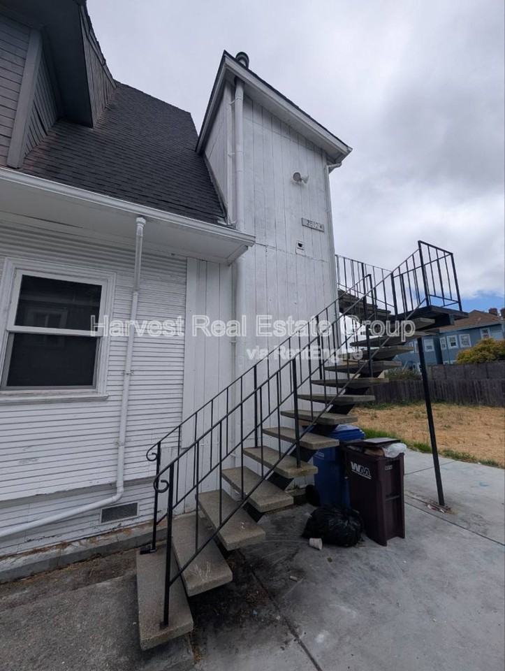 2512 Myrtle St - Photo 2 of 10