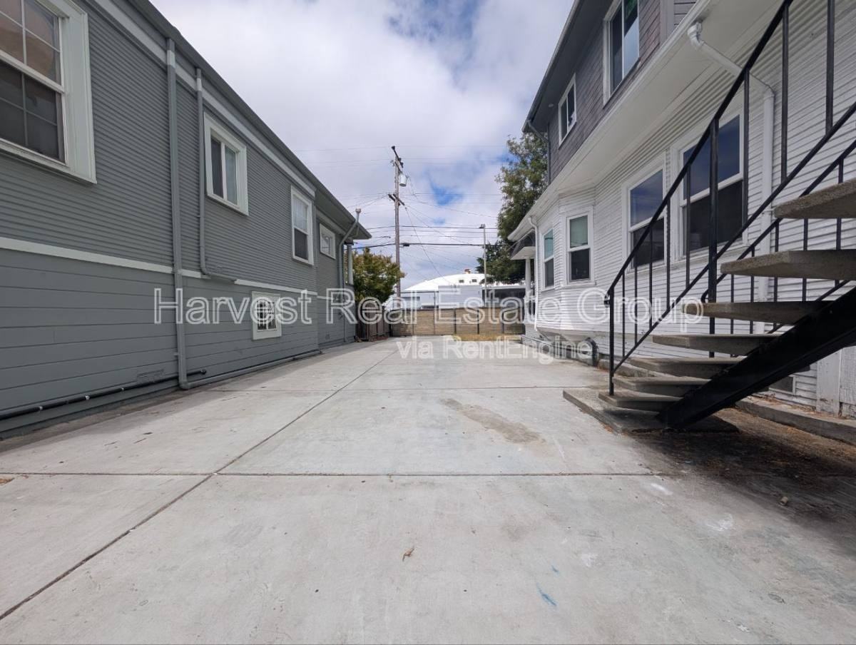 2512 Myrtle St - Photo 3 of 10