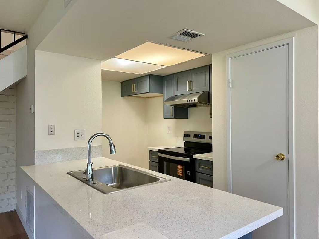 967 W Calle Del Sol ##3 - Photo 2 of 15