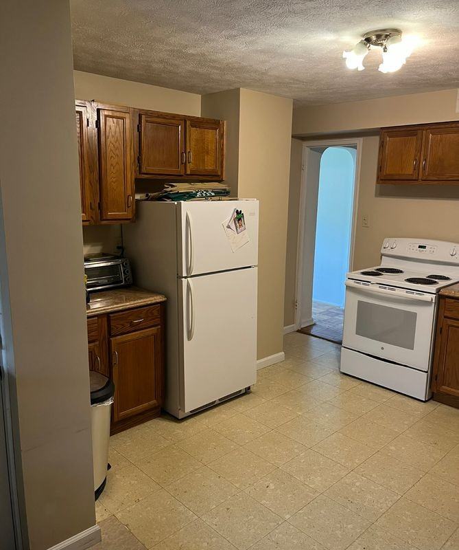 1663 Longwood Dr - Photo 7 of 11