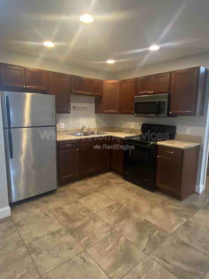 524 W Murray St #C - Photo 2 of 11