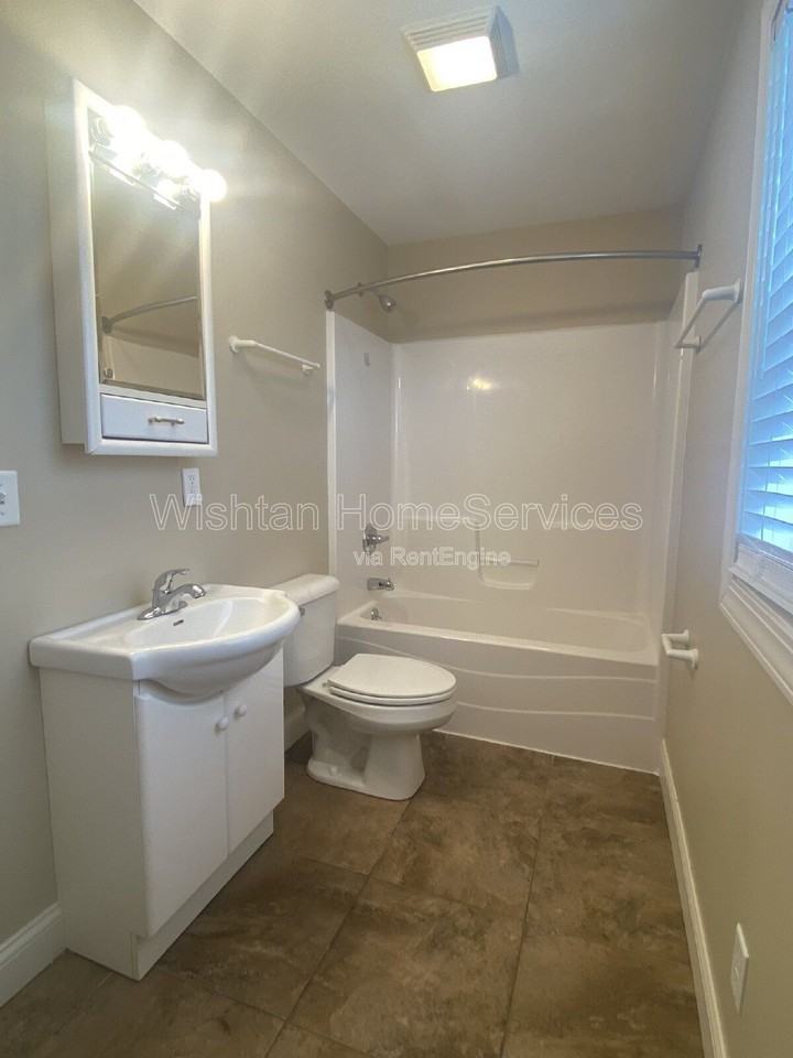 524 W Murray St #C - Photo 3 of 11