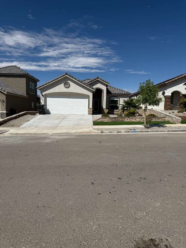 241 Penbridge Pl - Photo 3 of 27