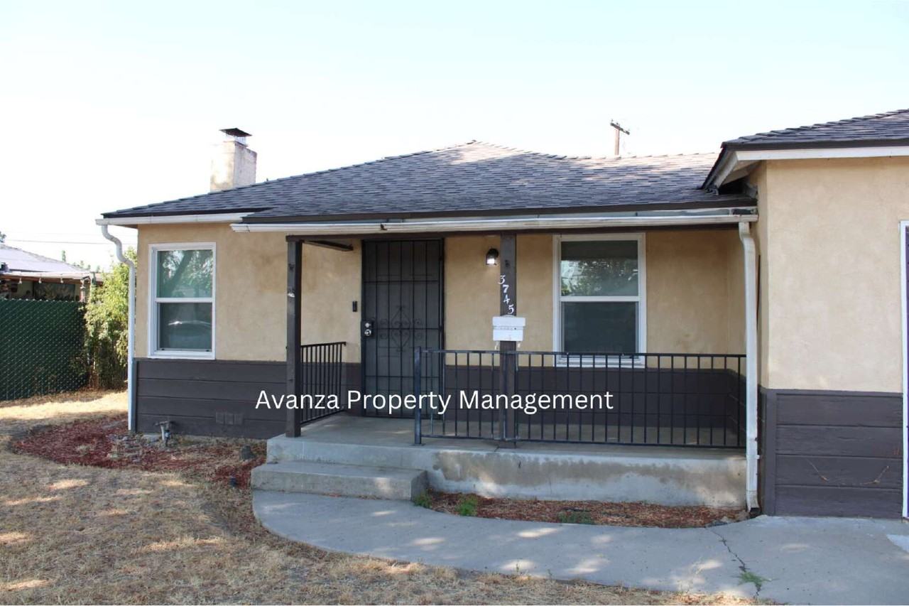 3745 Kenmore Dr S - Photo 3 of 22