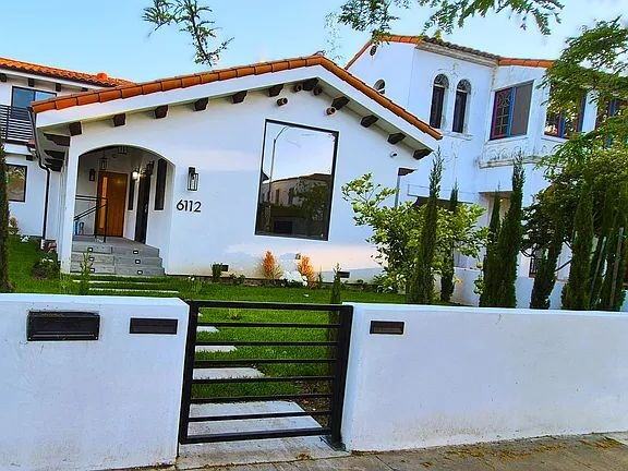 6112 W 6th St - Photo 2 of 50