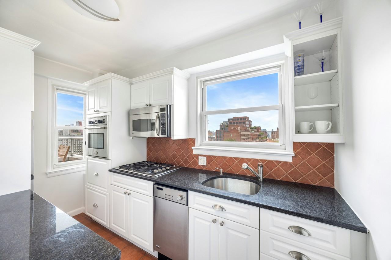 101 W 12th St #18O - Photo 4 of 8