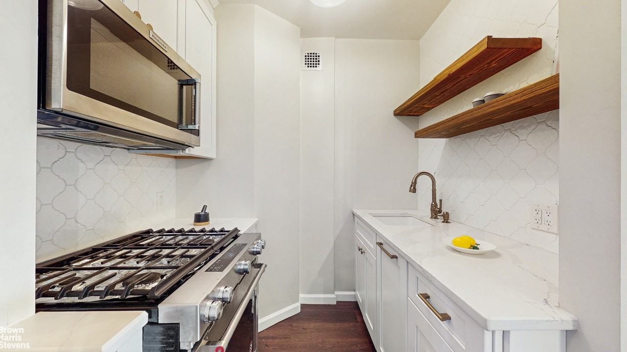 645 W 239th St #6A - Photo 3 of 16