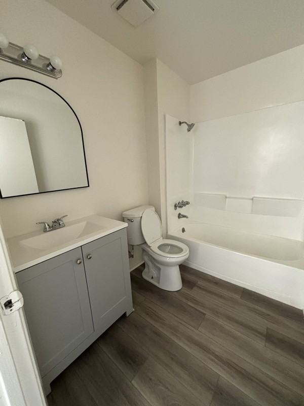 1134 E Avenue Q - Photo 4 of 8