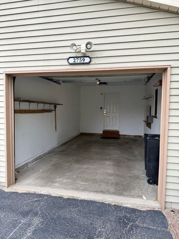 2759 Pin Oak Dr - Photo 2 of 21