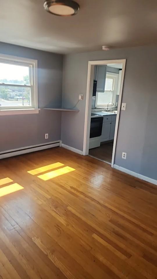 423 Central Ave - Photo 3 of 8