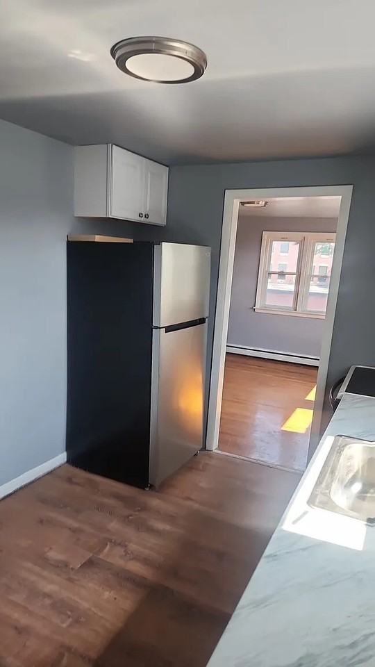 423 Central Ave - Photo 7 of 8