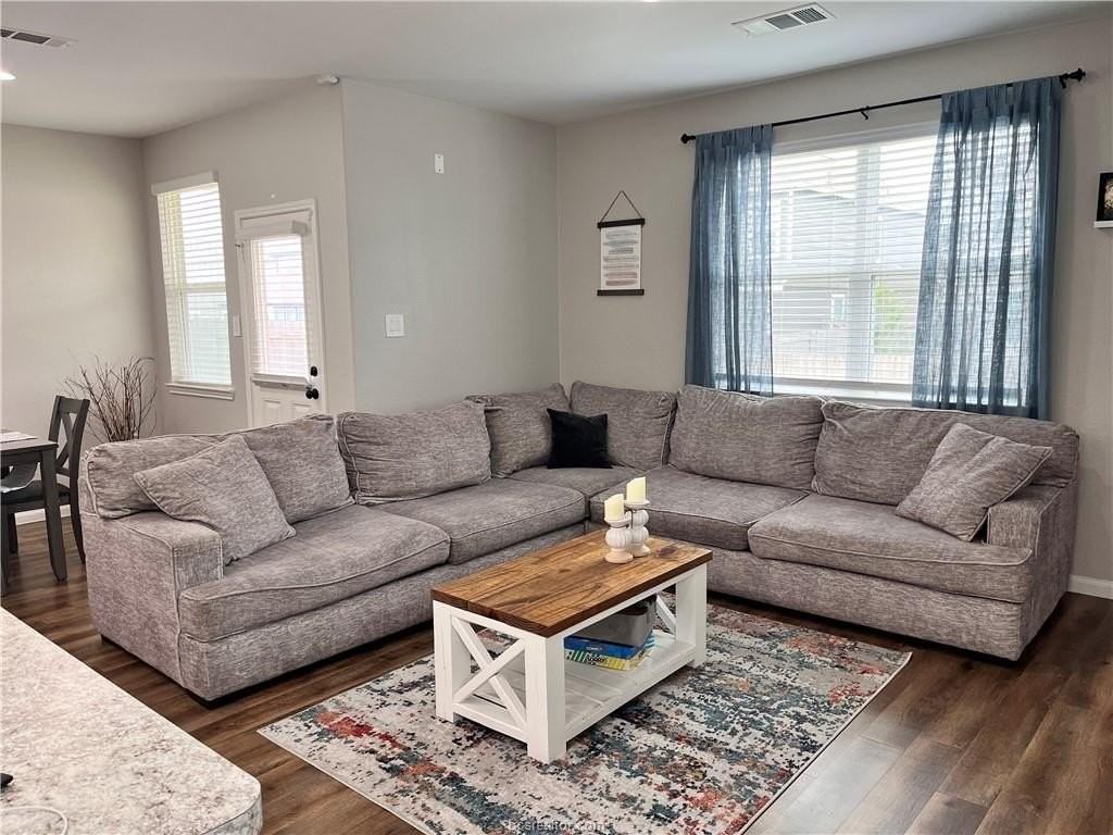 1421 Desire Ln - Photo 5 of 21